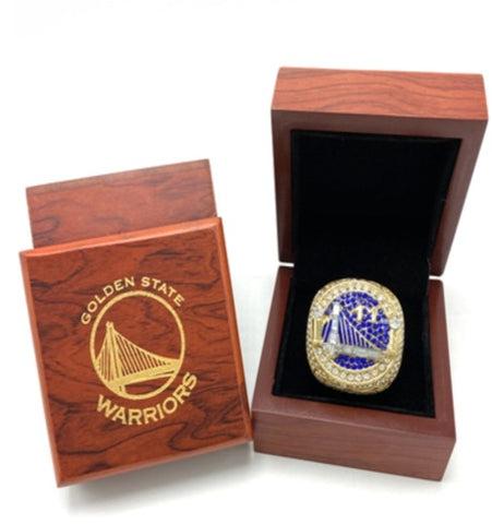 Steph Curry 2018 Single Championship ring. (Wooden Box)